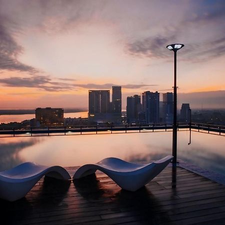 Hotel Serviced Condo Unique Infinity Pool With Mekong River View Phnom Penh Exterior foto