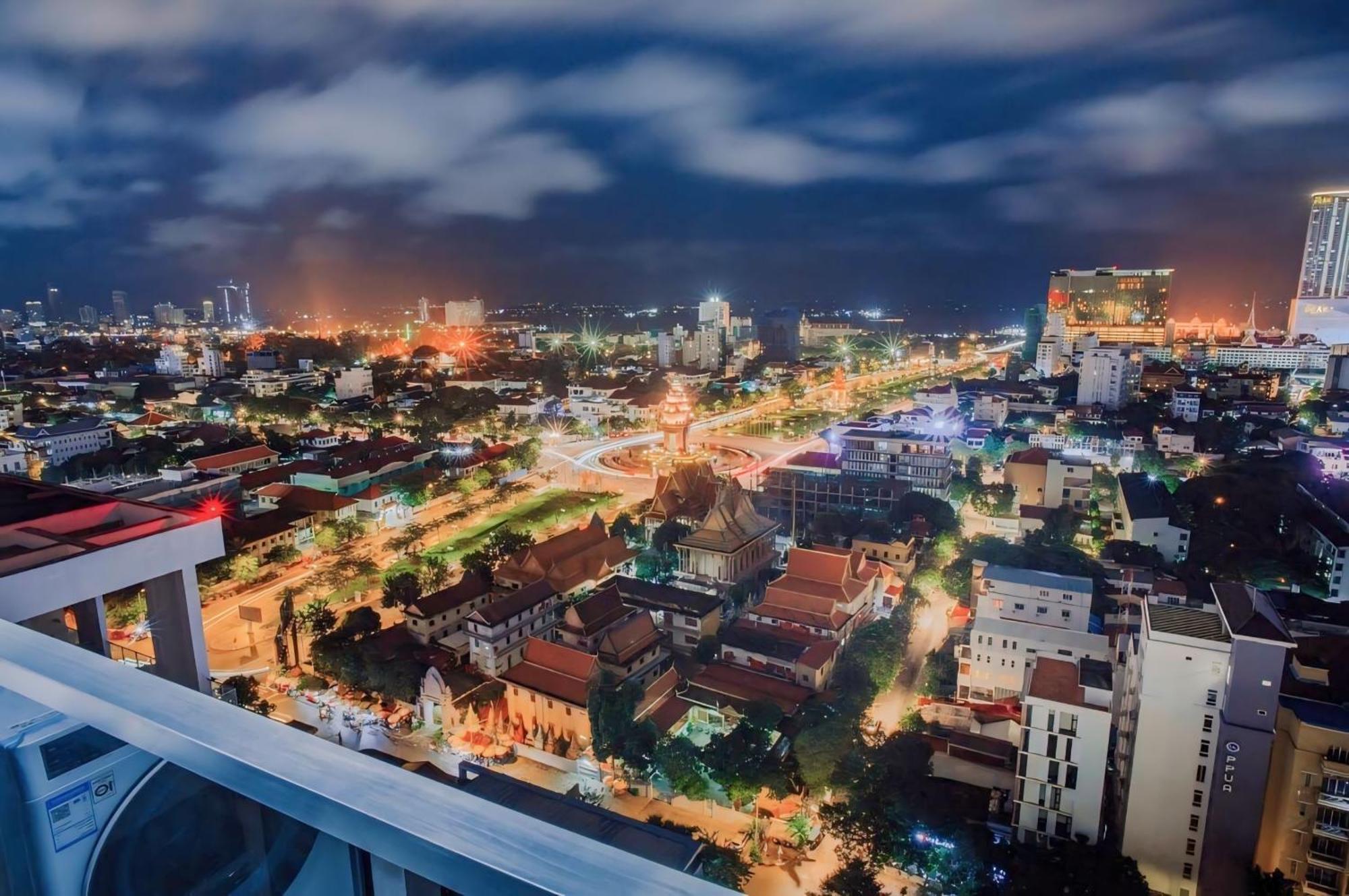 Hotel Serviced Condo Unique Infinity Pool With Mekong River View Phnom Penh Exterior foto